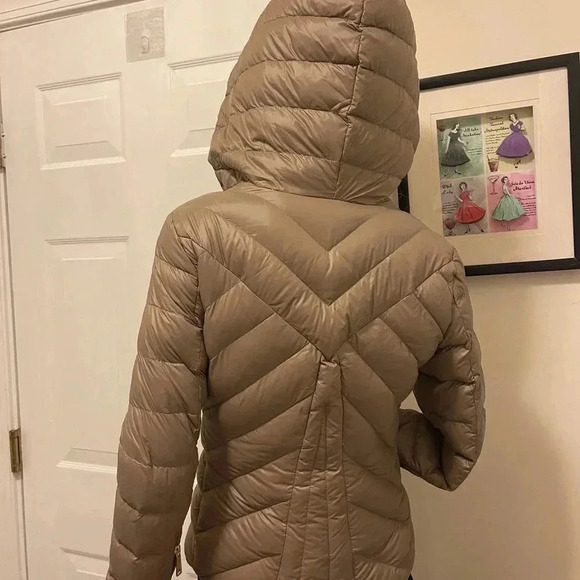 BCBG Gold Cropped Puffer Jacket, ten color zipper on packets and sleeves - Picture 14 of 16